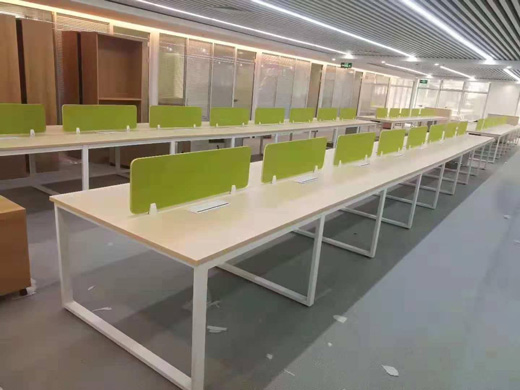 橡膠板辦公家具現(xiàn)場圖 橡膠板辦公家具現(xiàn)場圖
